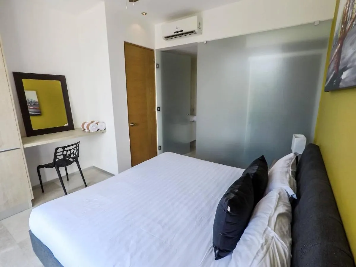 Lovely 1 Bedroom Apartment, 3 Blocks To Mamitas, Roof Pool Views, Bbq بلايا ديل كارمن
