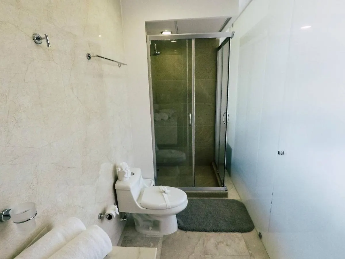 Lovely 1 Bedroom Apartment, 3 Blocks To Mamitas, Roof Pool Views, Bbq بلايا ديل كارمن 0*,  المكسيك