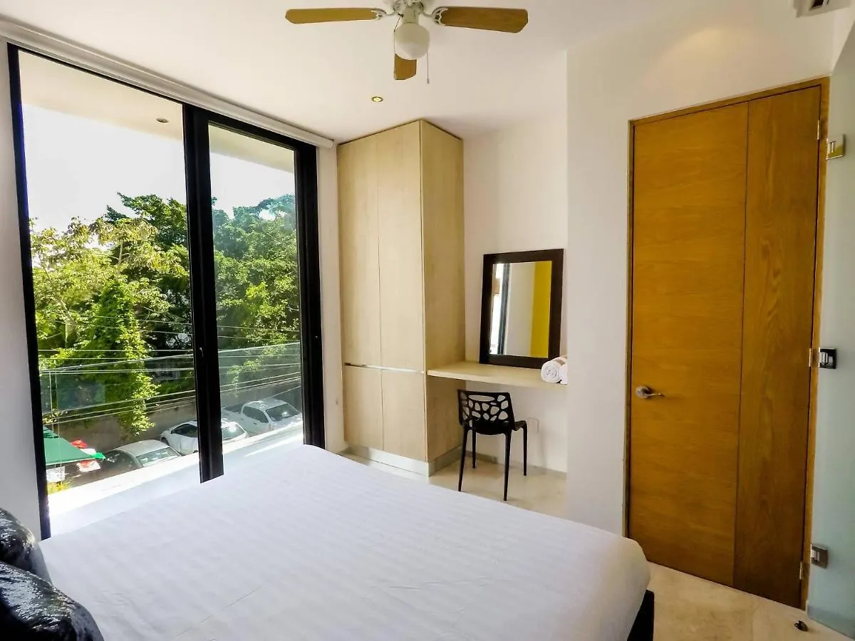Lovely 1 Bedroom Apartment, 3 Blocks To Mamitas, Roof Pool Views, Bbq بلايا ديل كارمن